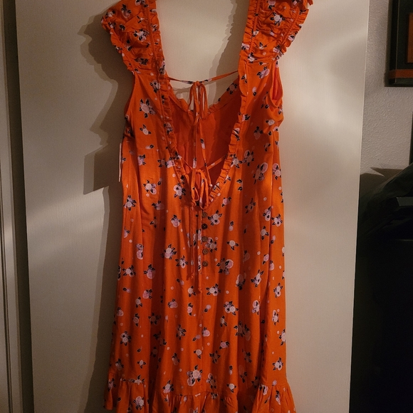 Beautiful dress - Picture 3 of 7